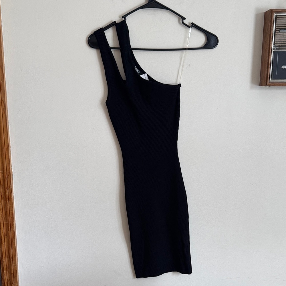 HERA COLLECTION Elegant Black One-Shoulder Dress